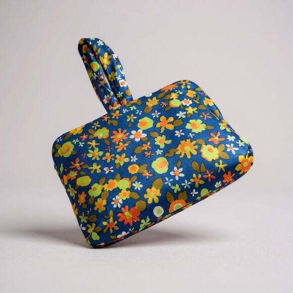 Vintage 60's Celebrity Satin Floral Retro Weekend Toiletry Travel Kit with Jars - Picture 1 of 11